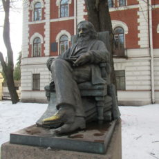 Дмитрий Менделеев: запретная жизнь памятника