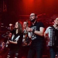 Новогодняя дискотека с Bis-Quit Band
